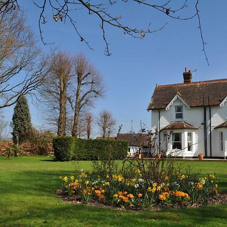 Hookwood Lodge London Gatwick Horley Exterior photo