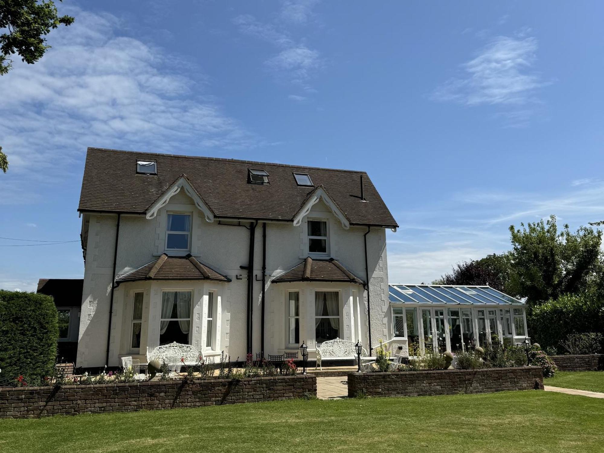 Hookwood Lodge London Gatwick Horley Exterior photo