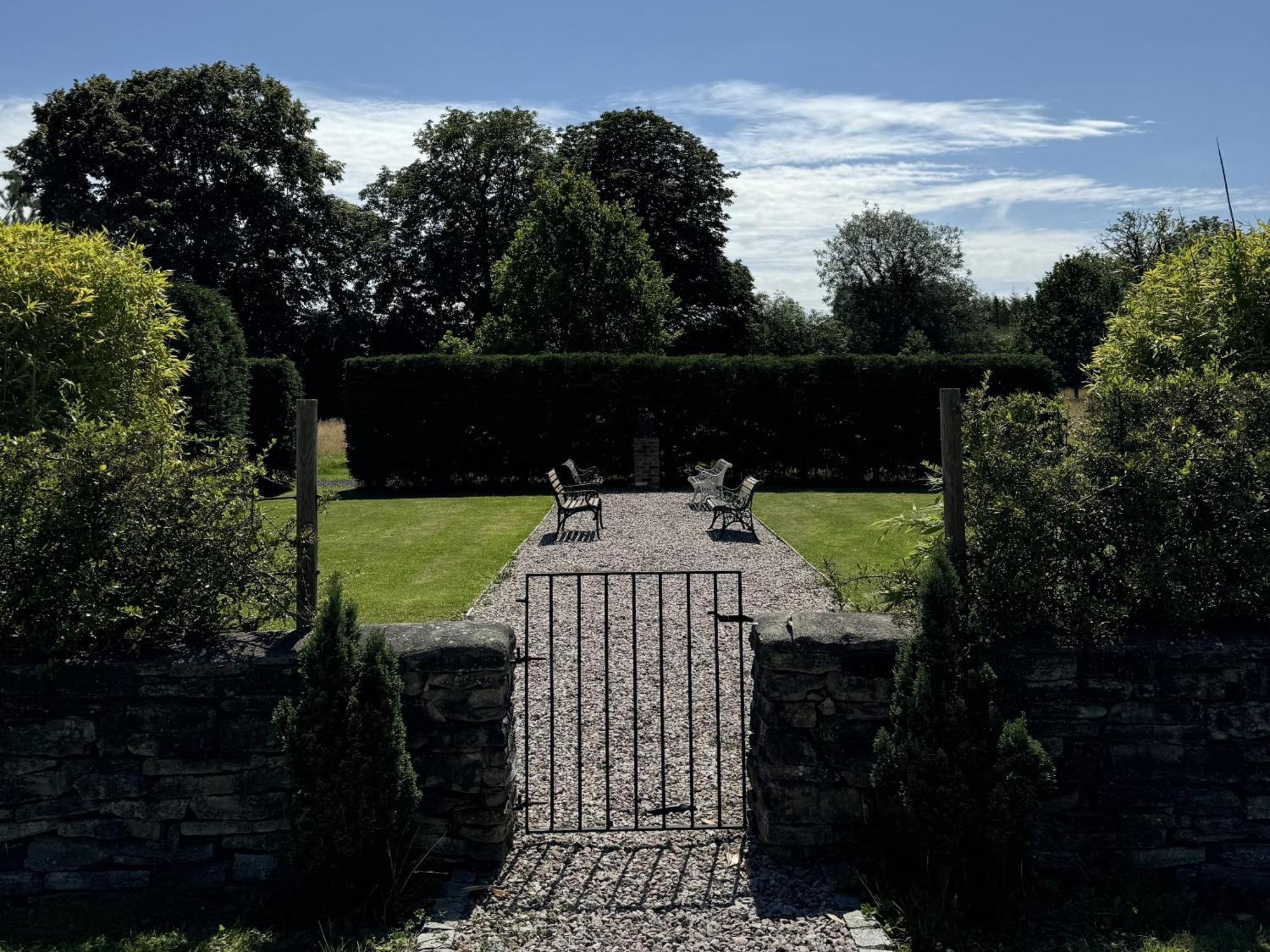 Hookwood Lodge London Gatwick Horley Exterior photo
