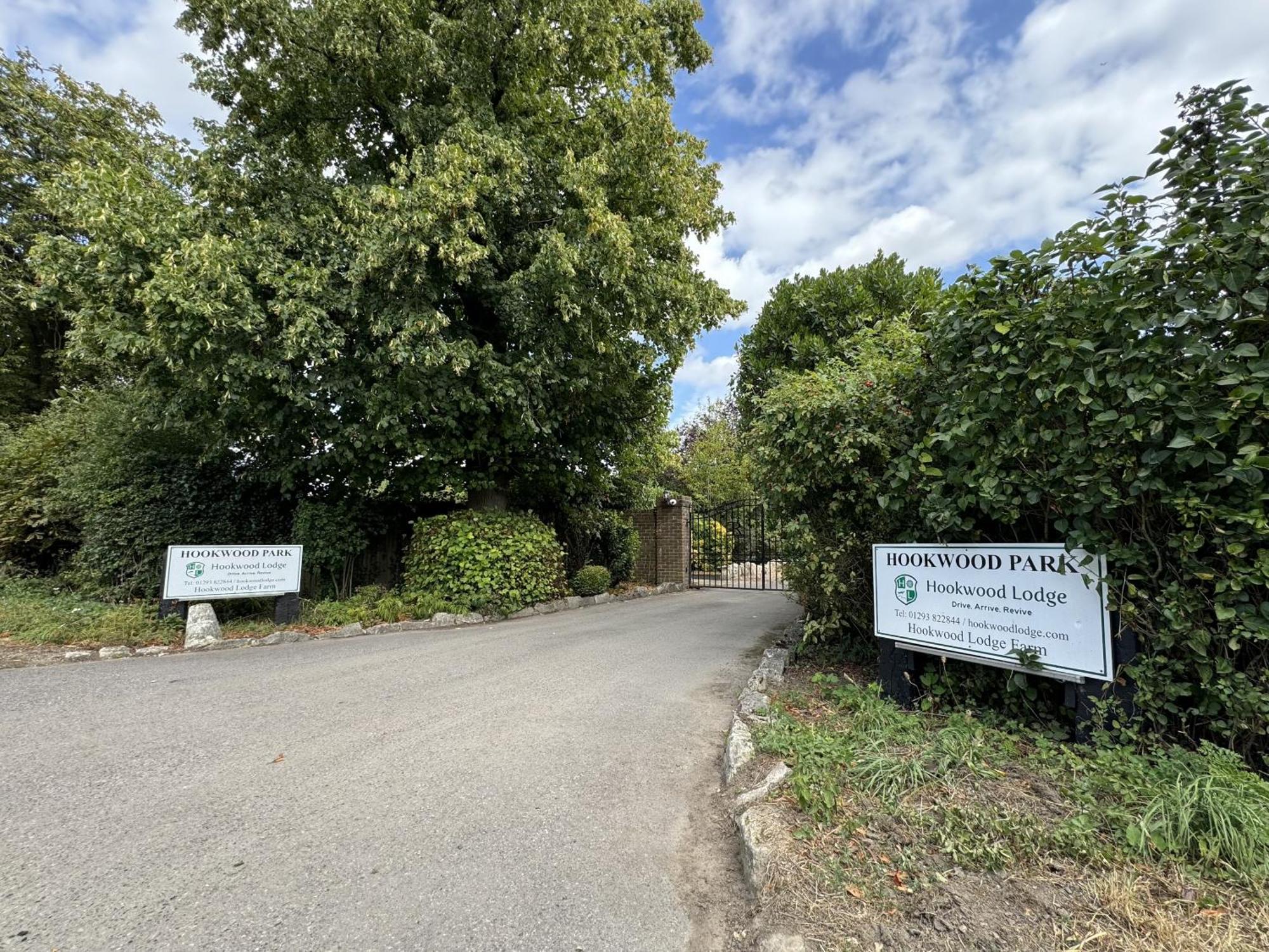 Hookwood Lodge London Gatwick Horley Exterior photo